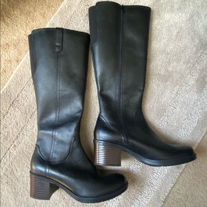 Clarks Women’s boots Size 9